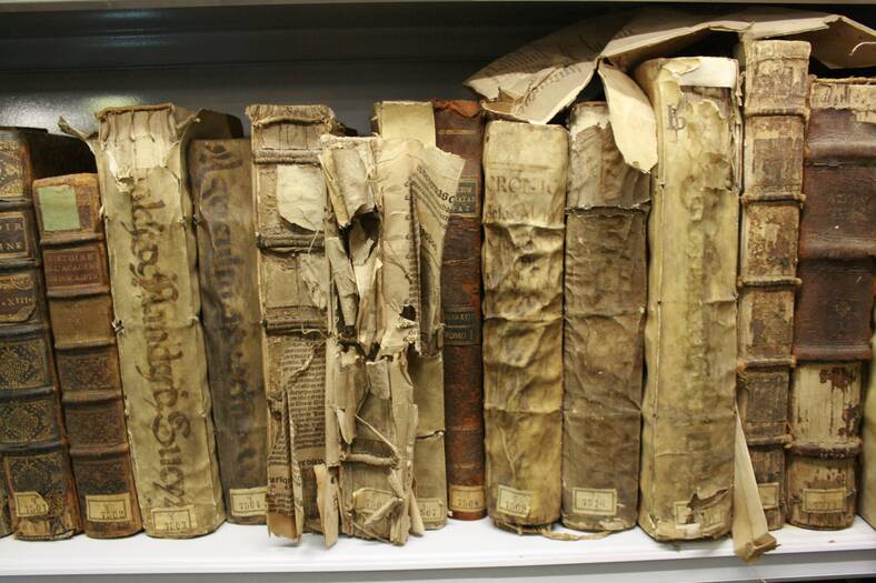 Restauración de encuadernaciones: criterios, metodologías y propuestas de intervención